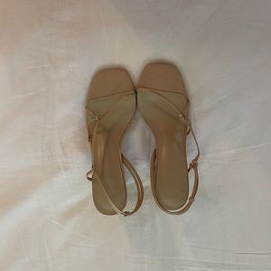 LPA Nael Heel in Nude